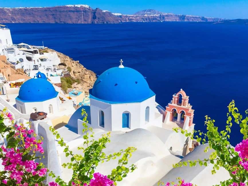 Santorini Guided Day Trip From Crete with Ferry Tickets - Getting to Santorini: early pickup and the 2.5-hour ferry