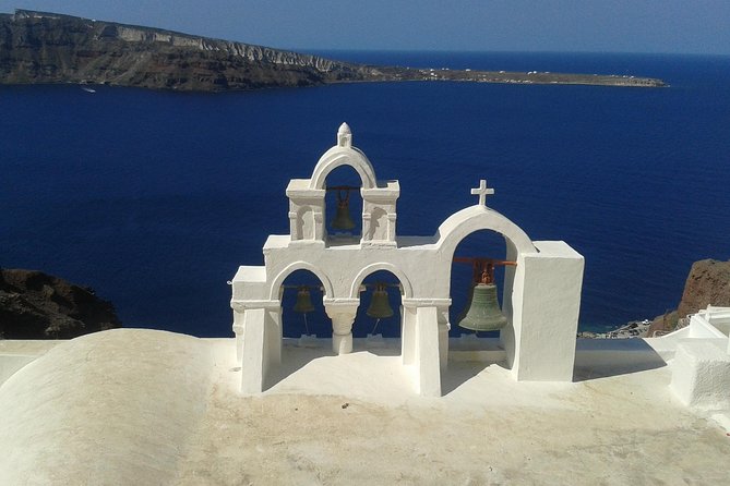 Santorini - The pearl of the Aegean - Stop 1: Santorini island time (coach intro + guided overview)