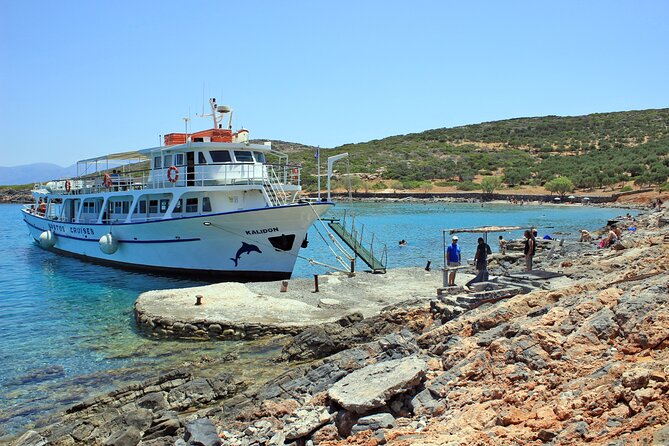 Spinalonga & Lunch-Daily At 10:00 From The Port Of Agios Nikolaos - The boat’s lunch setup: roasted pork, wine or juice, and timing pressure