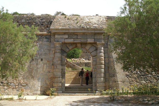 Spinalonga Regular Trip -daily At 12:30 From Agios Nikolaos - Spinalonga (Kalydon) in 1.5 hours: what the guided visit should do for you