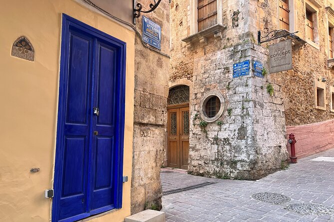 True Love in Chania: Self-Guided Romantic Puzzle Walk - Harbor icons and quick wins: Lighthouse of Chania