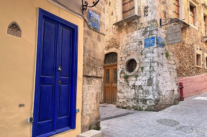 True Love in Chania: Self-Guided Romantic Puzzle Walk - Ottoman worship in plain sight: Akti Tompazi and the Yali Mosque