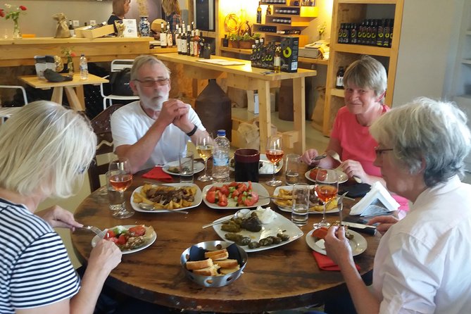Wine & Olive Oil Tour with Lunch - Semi Private Safari Tour - Your day starts with the 4WD safari mindset (and what that means)